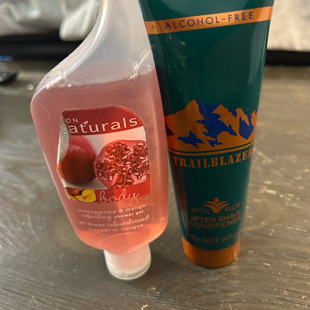 Avon Naturals Body Wash and Trailblazer After Shave Set